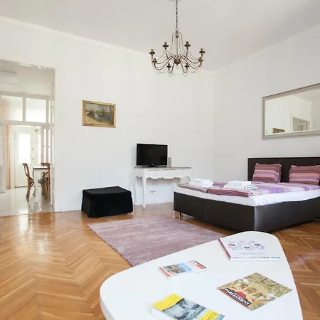 Apartman Chic & Charm