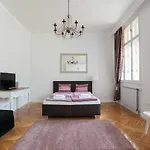 Chic & Charm Apartamento Budapeste