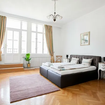Chic & Charm * Budapešť